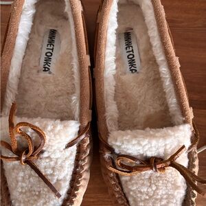 Minnetonka Women's Brown Moccasin Slippers